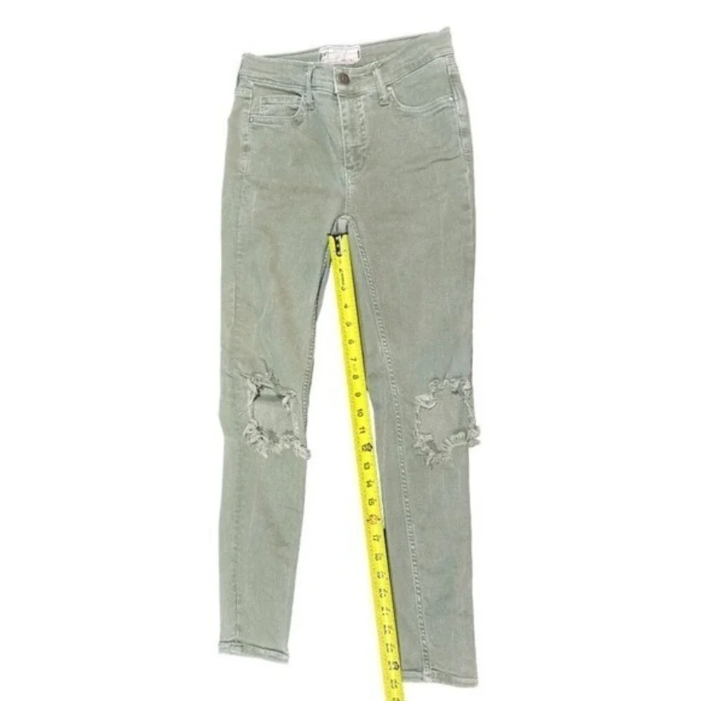 Free People Sage Green Distressed Skinny Jeans Blown Out‎ Knee Size 25 High Rise